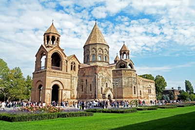 Վեհարանի վրա ցանկացած ոտնձգություն կնշանակի ոչ միայն հանցագործություն, այլև սրբապղծություն և Աստծո դեմ ելք. Տեր Վրթանես