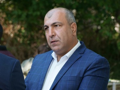 ՔԿՀ-ներում կալանավորներին սնունդով ապահովելու «տենդերը» «Արտ Լանչի» ձեռքից տարել է Ալեն Սիմոնյանի հայրը. Չախալյան