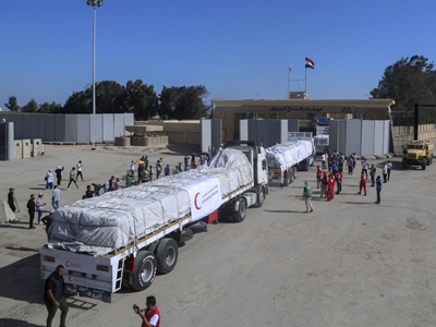 Israel allows more than 300 trucks of humanitarian aid to enter Gaza