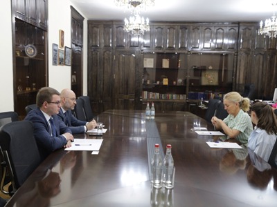 Շիրակի մարզպետն ու ՀՀ-ում ՄԱԿ-ի գրասենյակի մշտական համակարգողը քննարկել են արցախցիների բնակապահովման ծրագրի հարցերը