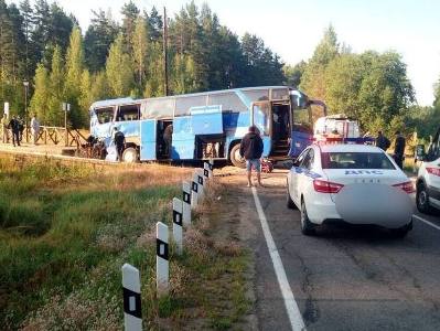 1 killed, more than 15 injured after freight train collides with tourist bus in Russia