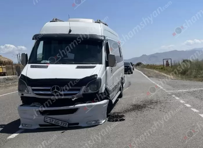 Հարթագյուղում բախվել են «Mercedes Sprinter»-ը, «Toyota»-ն ու մեկ այլ «Mercedes». կան վիրավորներ. Shamshyan.com