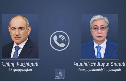 Токаев поздравил Пашиняна с установлением мира между Арменией и Азербайджаном