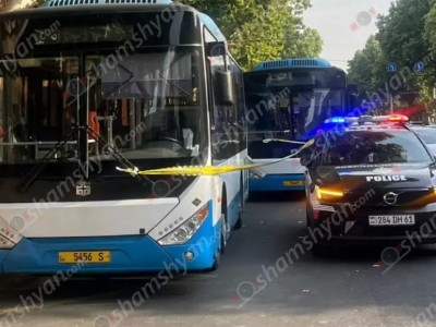 В Ереване водитель автобуса сбил другого водителя автобуса