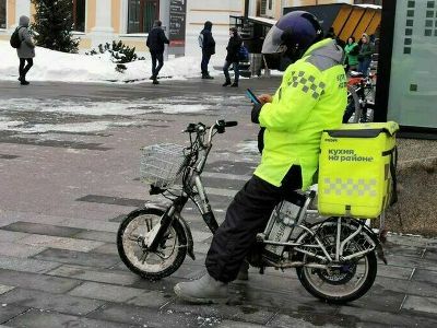 В Санкт-Петербурге мигрантам запретили работать курьерами
