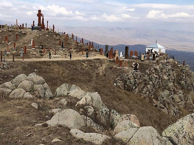 Փրկարարները քաղաքացուն իջեցրել են սարալանջից և մոտեցրել շտապօգնության ավտոմեքենային