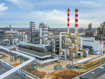 Украинские дроны вторую ночь подряд атаковали Волгоград: Загорелся НПЗ «Лукойла»