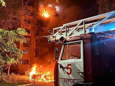 В Курске загорелась многоэтажка после атаки дрона: Один человек погиб, десять пострадали