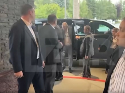 Lavrov spotted in Alaska wearing jacket with Russian words for ‘USSR’ on it