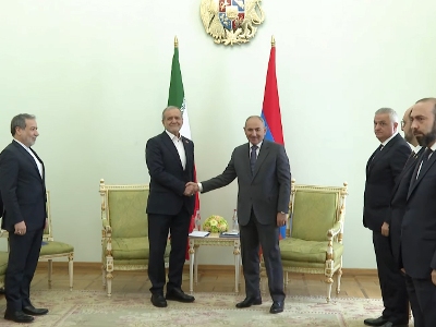 Armenia premier, Iran president hold narrow-format meeting (VIDEO)