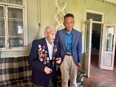 China ambassador to Armenia visits 103-year-old veteran of World War II (PHOTOS)