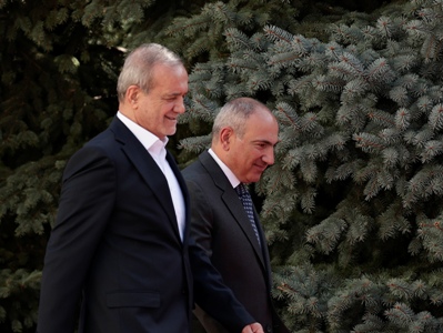 Bloomberg: Armenia strengthens ties with Iran amid declaration signed with Azerbaijan