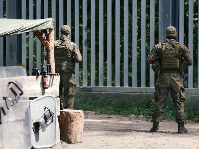 Over 40 migrants attempt to cross Polish-Belarus border; clashes leave soldier injured