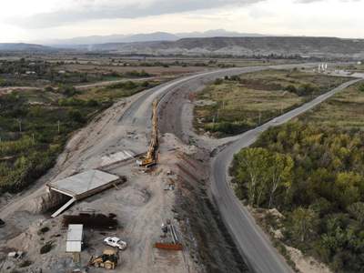 Aliyev lauds Iran president regarding road to pass via Armenia