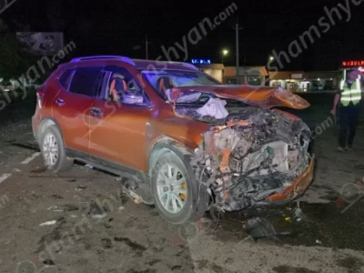 Ագարակի խաչմերուկում բախվել են Nissan Rogue-ը ու Mercedes ML.–ն. վերջինս դուրս է եկել երթևեկելի գոտուց․ կան վիրավորներ