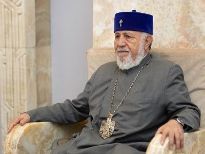 Գարեգին Բ–ն այցելել է Միքայել Սրբազանին. Аravot.am