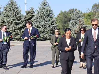 US State Department official visits Armenian Genocide Memorial in Yerevan