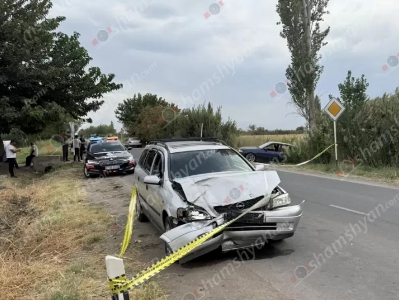 Աղավնատուն գյուղի ճանապարհին բախվել են 2 Opel-ները, մեկը հայտնվել է ջրատարում․ 2 վիրավորներից մեկին տեղափոխել են Երևան