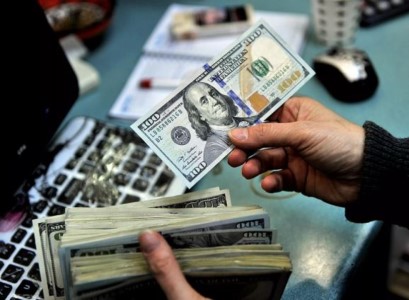 US dollar falls in Armenia
