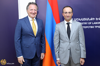 Արսեն Թորոսյանը և Իտալիայի դեսպանը քննարկել են աշխատանքի և սոցիալական պաշտպանության հարցեր