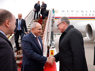 Armenia premier arrives in Moscow