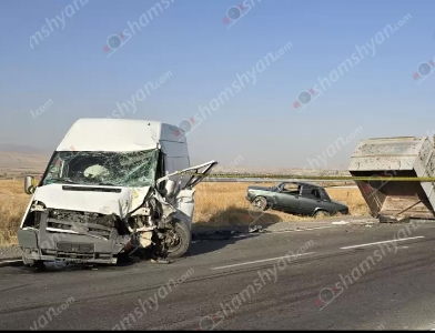 Աշտարակ-Եղվարդ ճանապարհին բախվել են Ford Transit-ը, VAZ 2107-ն ու բեռնատար «ZIL»-ը. կան վիրավորներ