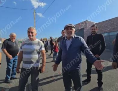 Լարված իրավիճակ՝ Շիրակի մարզում. Արթիկում քաղաքացիները փակել են մարզն Արագածոտնի մարզին կապող գլխավոր ճանապարհը
