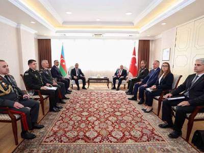 Turkey, Azerbaijan defense ministers discuss regional issues