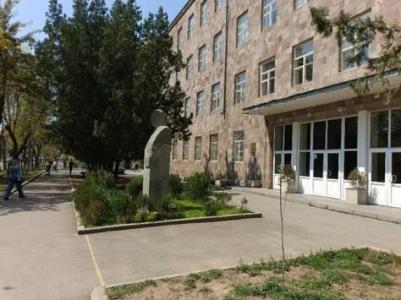 Երևանի համար 131 հիմնական դպրոցի 4-րդ հարկում հրդեհ է բռնկվել. Աշակերտները տարհանվել են