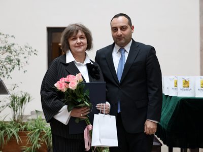 50 մանկավարժ պարգևատրվել է Երևանի քաղաքապետի պատվոգրերով ու հուշանվերներով
