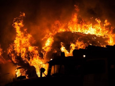 В Индонезии при пожаре и взрыве на танкере погибли по меньшей мере 10 человек