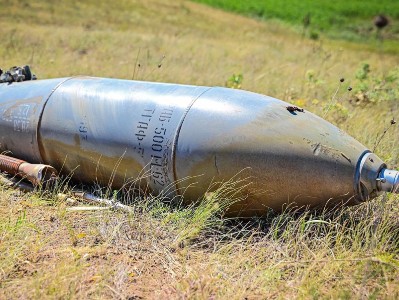Российский бомбардировщик уронил фугасную бомбу близ аэродрома стратегической авиации под Саратовом