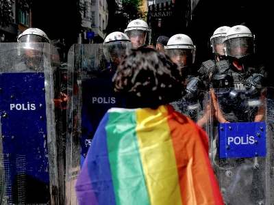 В Турции планируют сажать в тюрьму за поведение, «противоречащее биологическому полу»