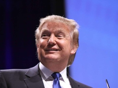 Трамп заявил, что усердно работает над украинским урегулированием