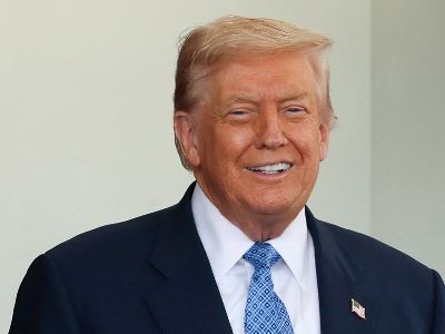 Трамп рассказал, как ужинал с Си Цзиньпином и Макроном по щиколотку в воде
