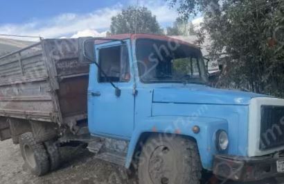 В Армении грузовик насмерть переехал своего владельца