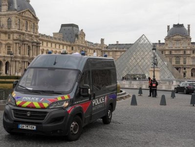 France’s Interior Minister Demands Stronger Museum Security After Louvre Robbery