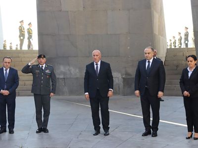 Delegation Led by Georgian Defense Minister Visits Armenian Genocide Memorial