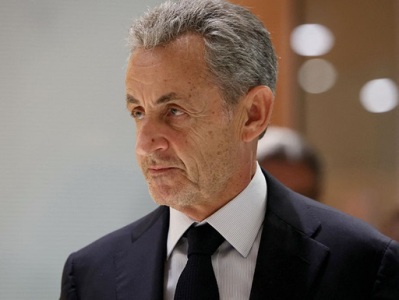 AFP: Nicolas Sarkozy guarded by two security officers in prison