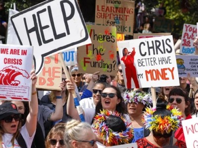 Over 100,000 Teachers and Healthcare Workers Strike in New Zealand over Low Wages