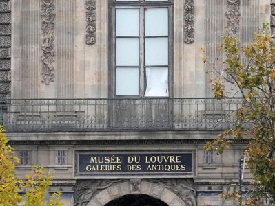 Louvre Staff Say Thieves Were Prevented from Taking Everything They Wanted