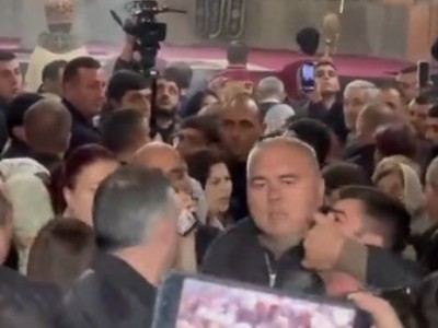Քաղաքացու բերանը փակած եկեղեցուց դուրս է բերել ՊՊԾ աշխատակից Աշոտ Մկրտումյանը