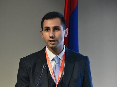 Իմ մուտքը ժամը 10:00-ից ապօրինաբար խոչընդոտվում է և թույլ չի տրվում տեսակցել իմ վստահորդ Վարդան Ղուկասյանին. փաստաբան