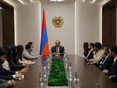 ԱԽ քարտուղարը և ՀՀ պետական կառավարման ակադեմիայի մագիստրանտները քննարկել են անվտանգության ոլորտի բարեփոխումները