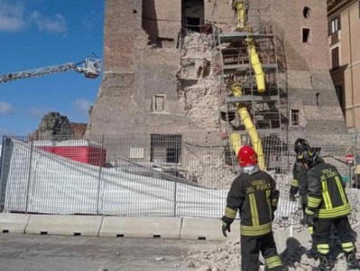 ANSA: Worker rescued from rubble of collapsed tower in Rome