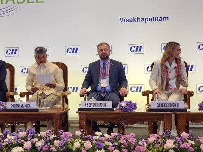 Economy minister: Armenia can become economic bridge between India, Europe