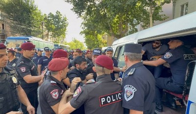 «Փաստ». «Ժողովրդավարության բաստիոնի» թղթե տնակը