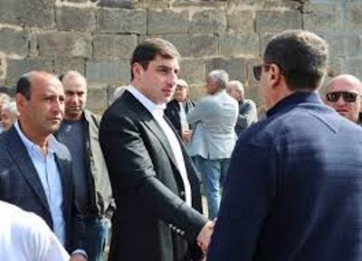 «Իրավունք». «Սովորեք էս տղուց». Արսենյանն արժանացել է Փաշինյանի գովասանքին