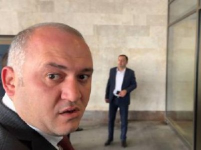 Արա՛ Սեդրա՞կ, թե՞ պարոն Թեւոնյան. Արարատի մարզպետը ինքը կորոշի՝ ինչպես է ուզում, որ իրեն դիմեն լրագրողները