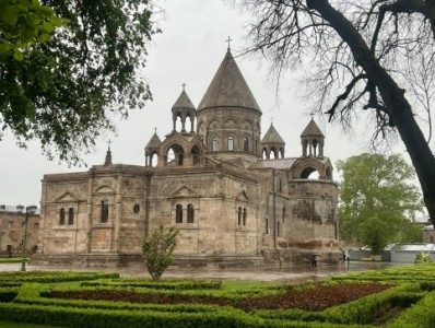 Եպիսկոպոսաց ժողովն ավարտվեց. Դուրս եկող սրբազանները նախընտրում են լռել